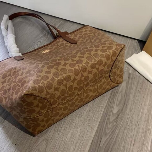 Coach Tote Bag - Picture 6 of 9